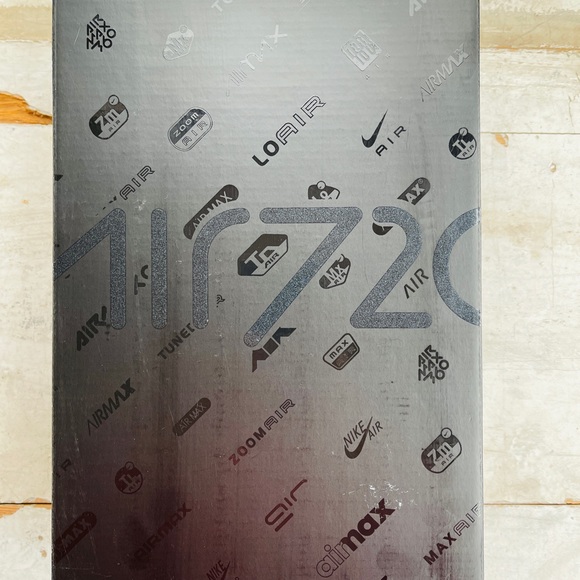 NIKE AIR MAX 720 - Picture 5 of 9